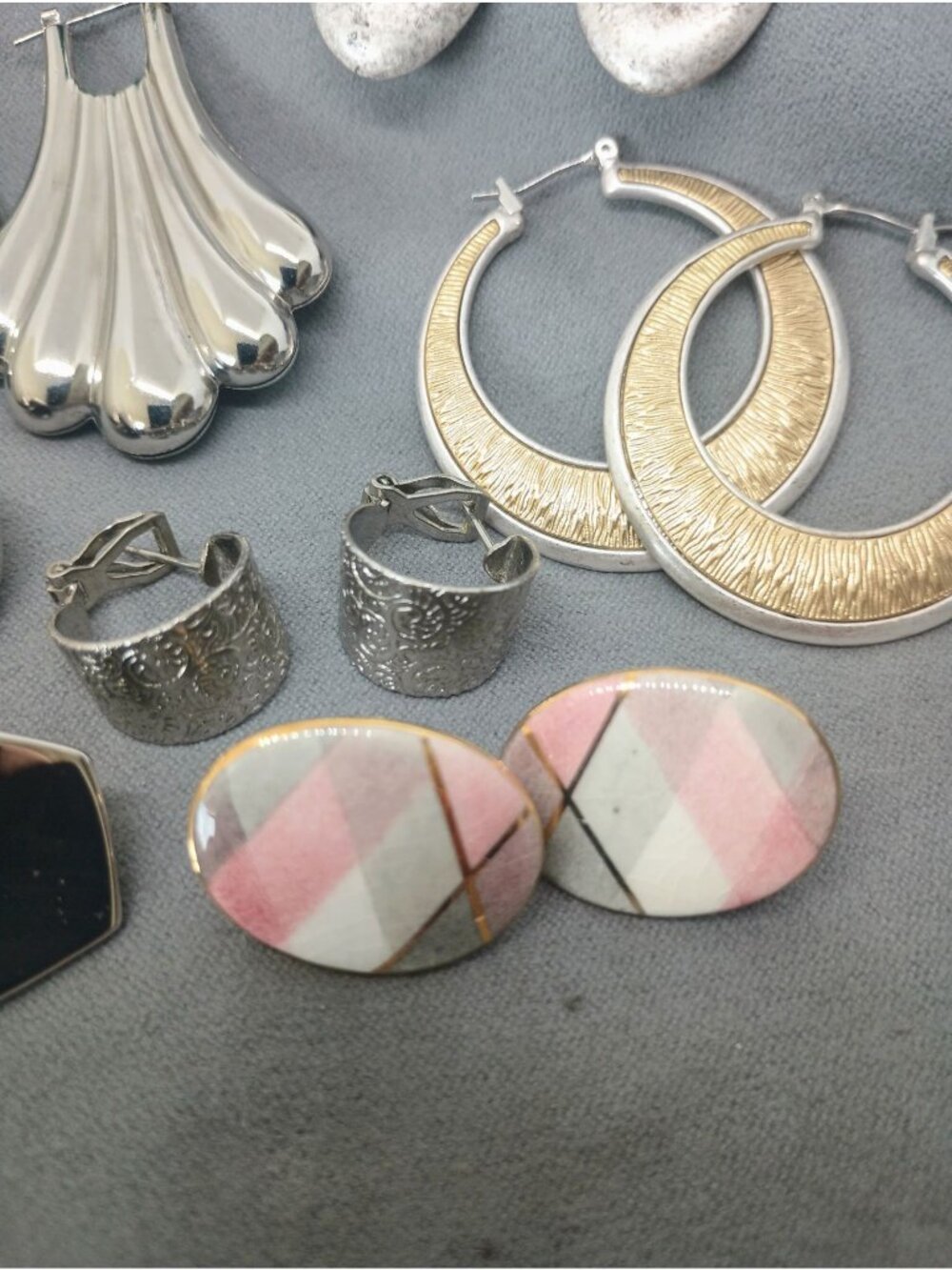 8 Vintage Earring Lot Lia Sophia ~ Dangles ~ Hoops ~ Mixed Metals & Styles - Picture 4 of 8